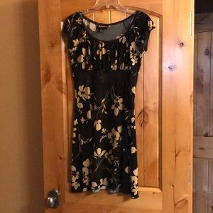 Flowered dress. Polyester , spandex , black & tan